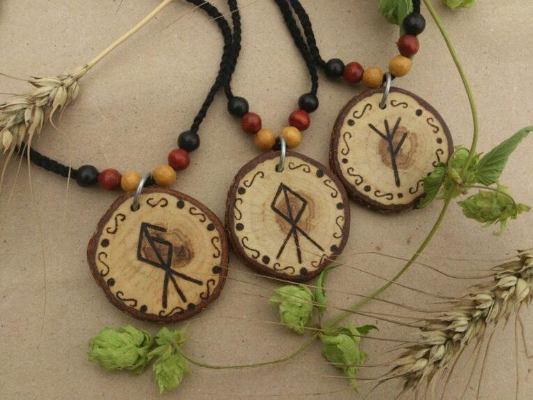 amulet with runes to earn money