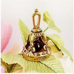 It is best to buy a bell amulet during the full moon. 